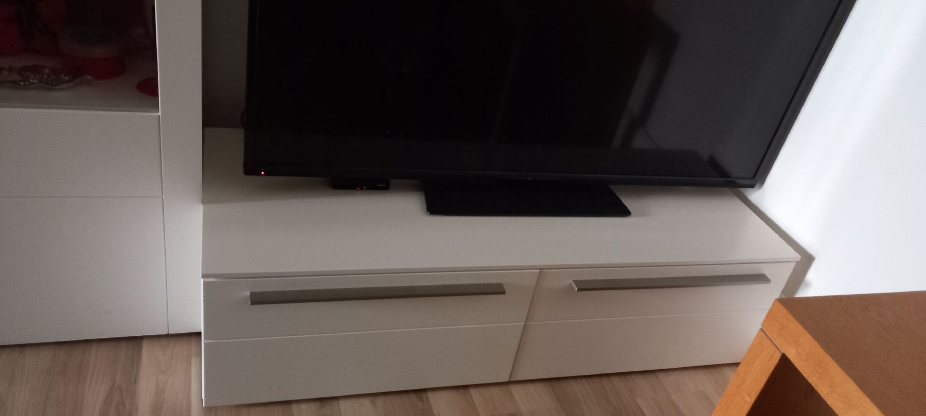 TV Möbel: TV möbeli weiss neuwertig – Gebraucht aus Balsthal von Marica75