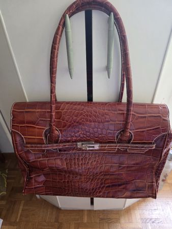 Exquisite Handtasche Kroko-Optik rotbraun, wenig gebraucht,