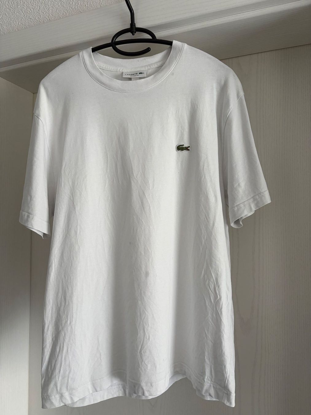 Lacoste T-shirt: Lacoste T-Shirt basic - weiss, Grösse M, kleine Flecken – Usato da Beinwil am See venduto da den_p9db 4
