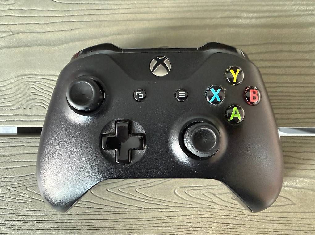 Console: Xbox One S mit 1 TB Speicher und 7 Spiele + Controller  – Usato da Au SG venduto da ba6_m2fl 3