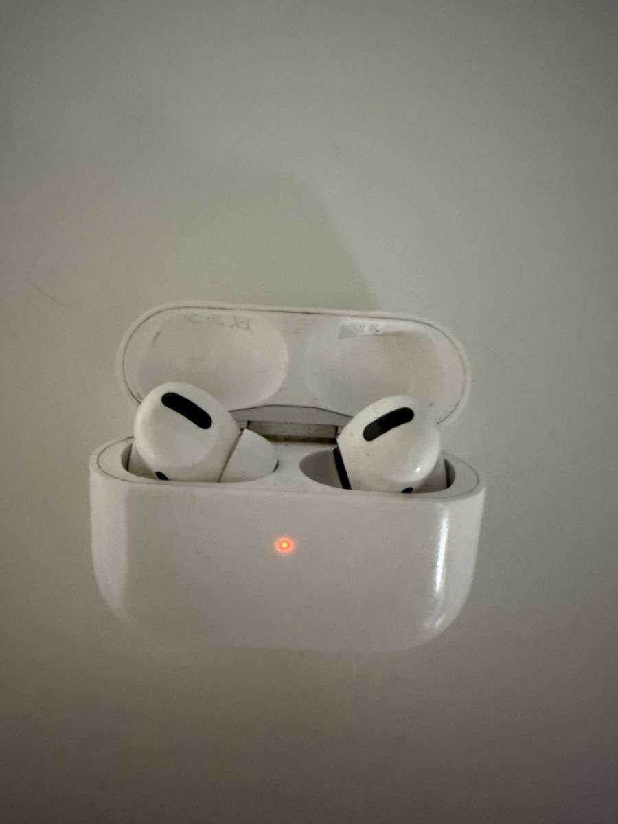 Apple Cuffie: Apple AirPods Pro (2. Gen) mit Ladecase – Usato da Embrach venduto da Niko_357