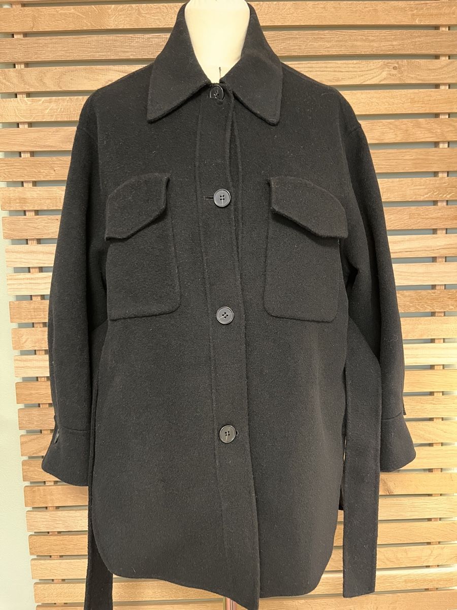 Maje Giacche: Maje Winter Jacke mit Fransen, Grösse 34/XS – Usato da Bäretswil venduto da evi-ta 1
