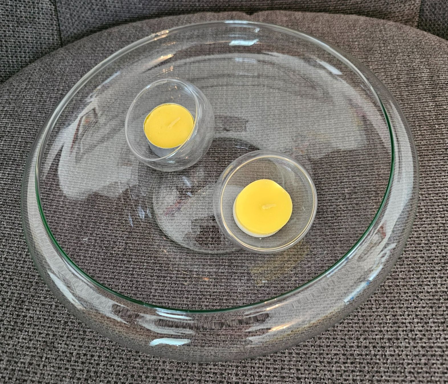 Bicchieri: Glas-Schale mit zwei Schwimmkerzen-Schälchen – Usato da Oetwil a.d. Limmat venduto da grisilisi