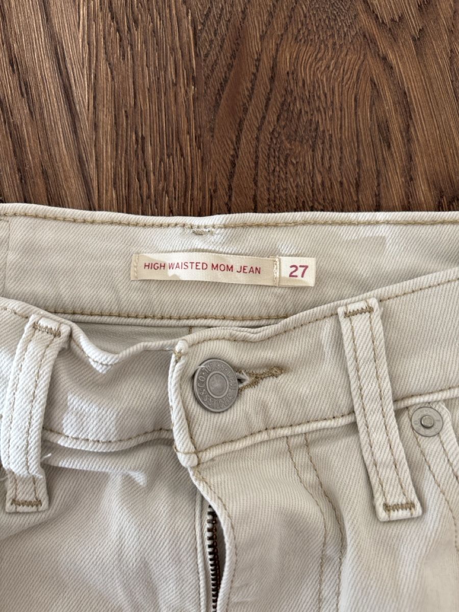 Levi's Pantaloni: Levi's High Waisted Mom Jeans beige  – Usato da Bern venduto da tamwoe 2