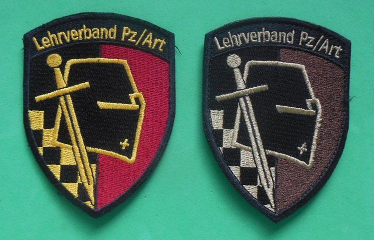 Schweizer Armee Toppe: Lehrverband PZ/Art – Usato da Zwillikon venduto da Boban69
