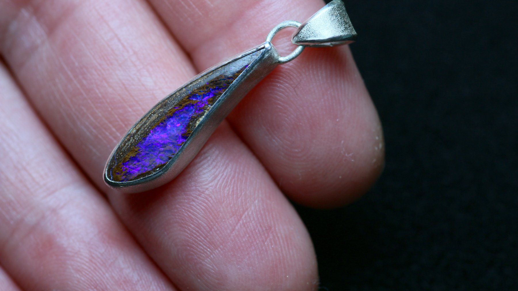 Ciondoli: AURORA ELECTRA Silberanhänger mit australischem Boulder Opal – Nuovo e nell'imballaggio originale da Bern venduto da OSONO.Design 6