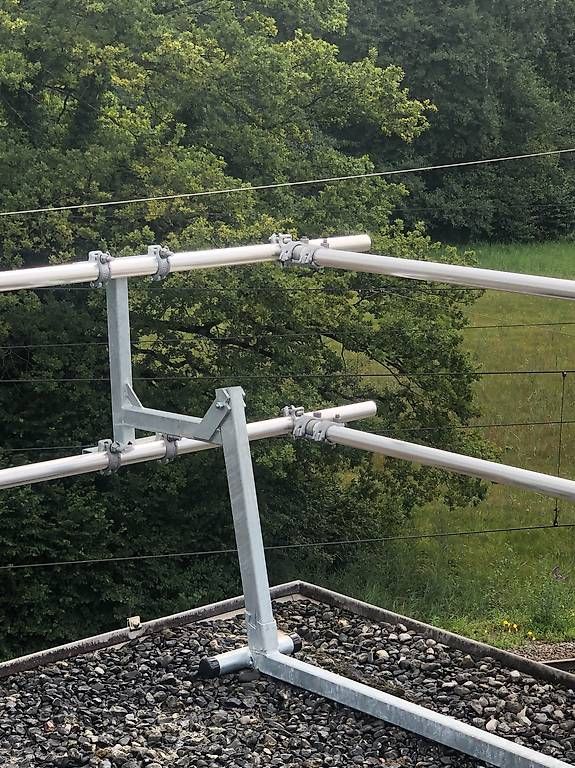 Ponteggi: Flachdach - Schutzgeländer – Usato da Rüthi venduto da Pegmata_GmbH 2