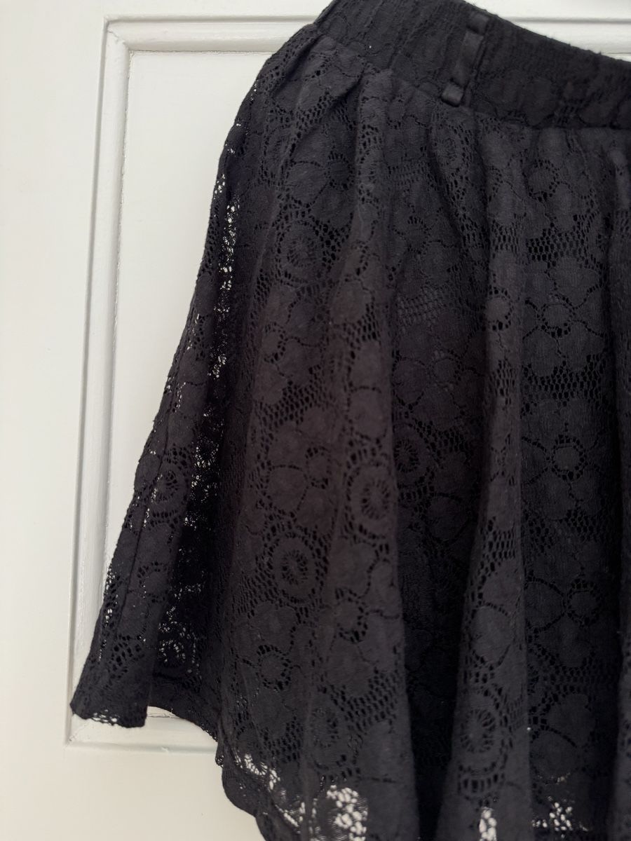 Yes Or No Gonne: Jupe schwarz mit Blumenmuster (schwarz) – Usato da Zürich venduto da gioiali92 2