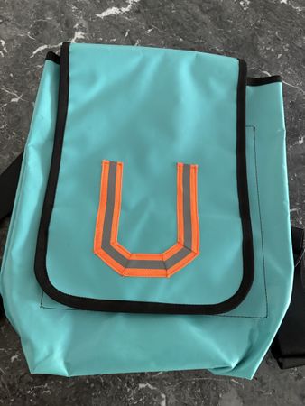 Rucksack mit U / türkis / plastifizierte Plane