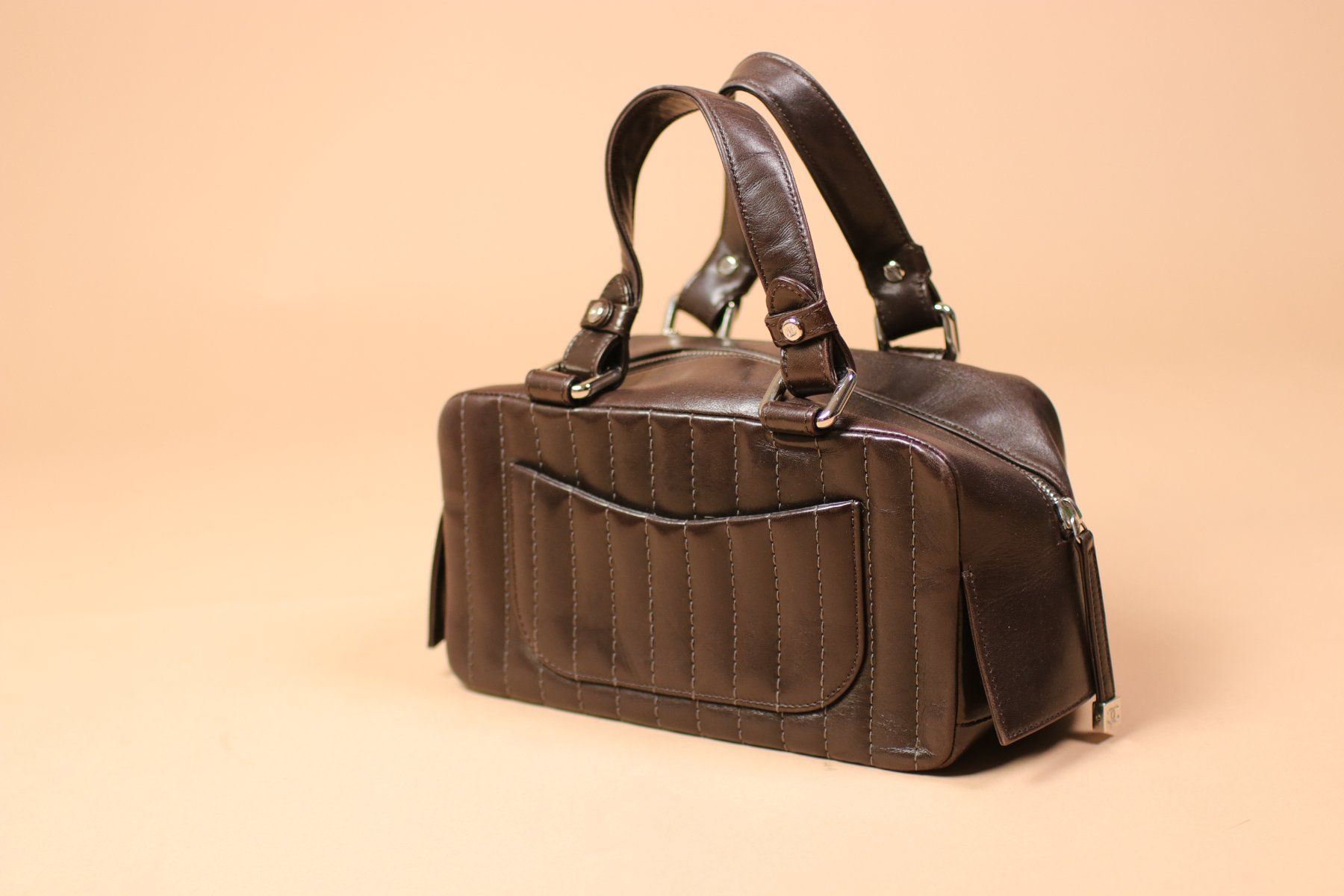 Chanel Borse da donna: RARE 2005 CHANEL Brown Leather Bowling Small handbag – Usato da Hombrechtikon venduto da BAZ-Vintage 1
