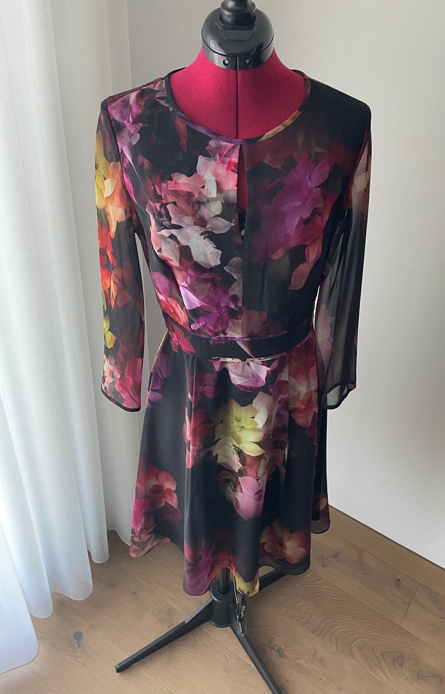 Ted Baker Vestiti: Ted Baker – Usato da Gümmenen venduto da Monsieur_Finn
