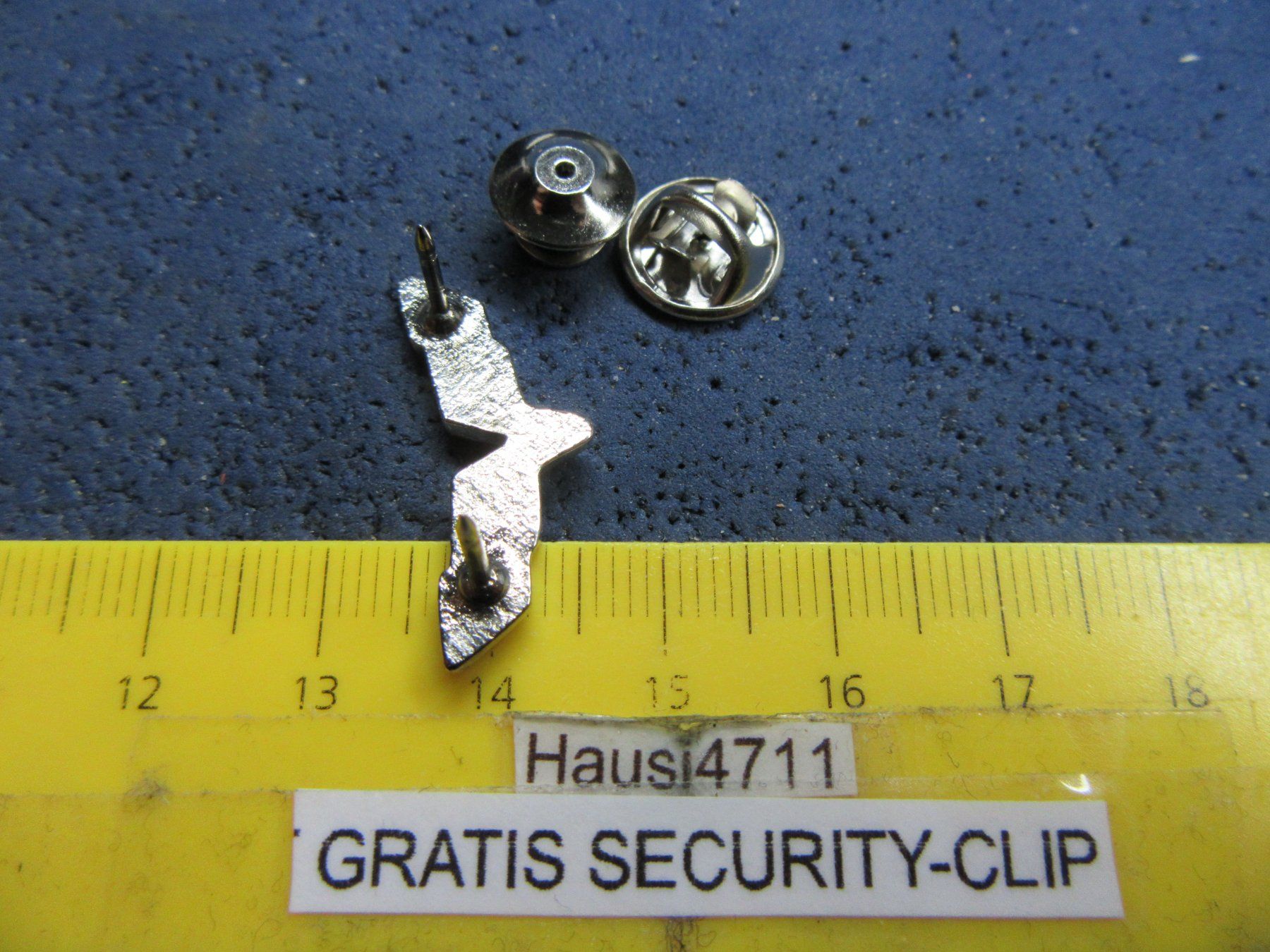 Chevrolet Placchette & Badge: CORVETTE RACING SCHMUCK-PIN 2NÄGEL mit SECURITY-CLIP KLEIN – Usato da Ettingen venduto da Hausi4711 2