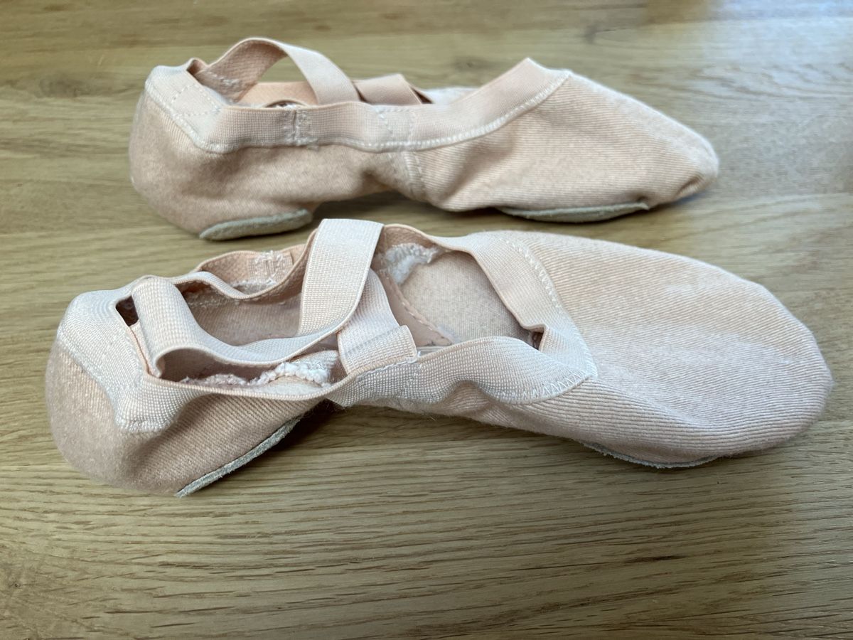 Bloch Scarpe per ragazze: Bloch Ballettschuhe Leinen elastisch 4.5B – Usato da Bern venduto da paulettina