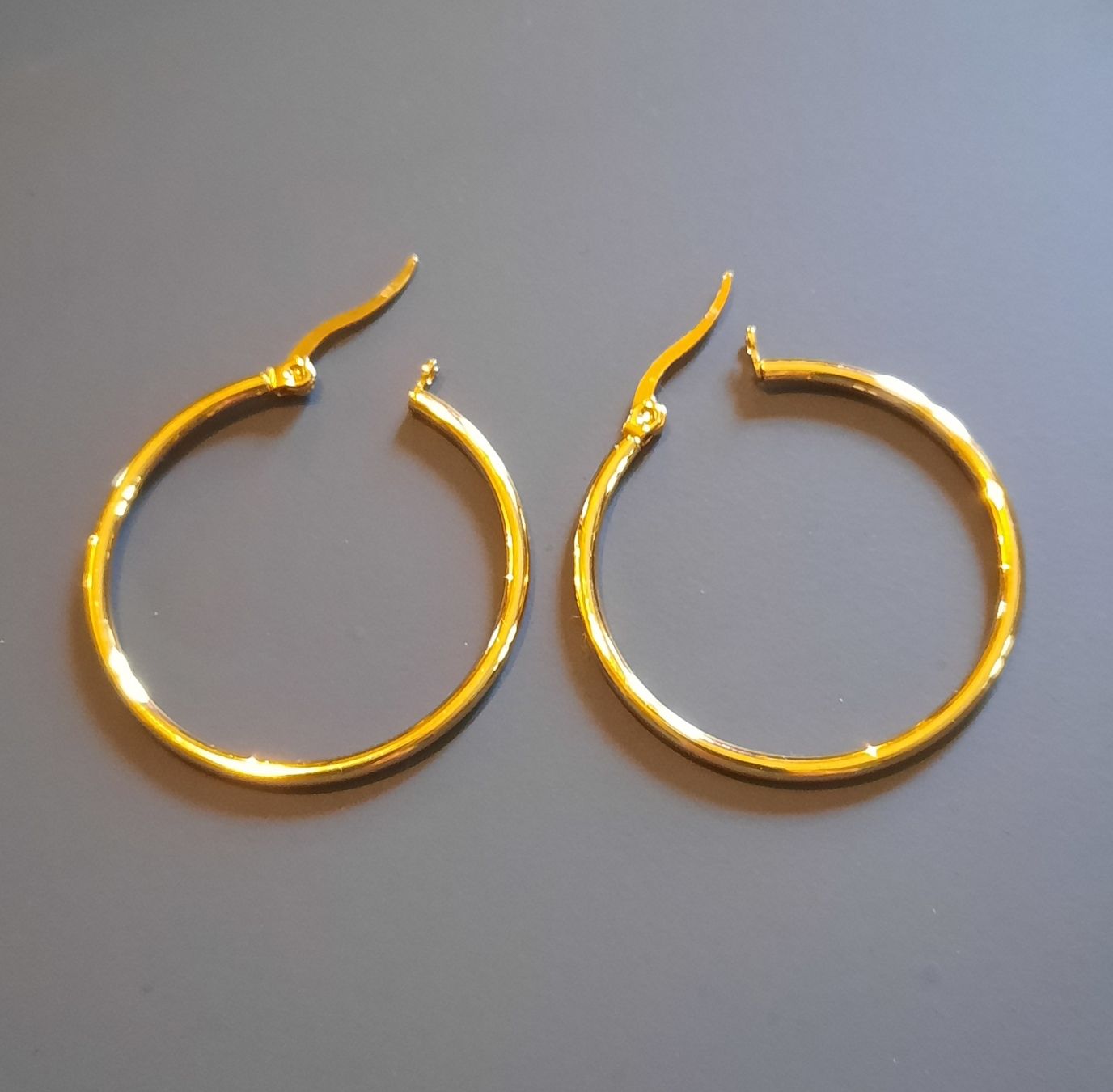 Ohrringe & -stecker: Ohrringe Creolen goldfarben Durchmesser 3cm – Neu (gemäss Beschreibung) aus Uster von sista-esta 1