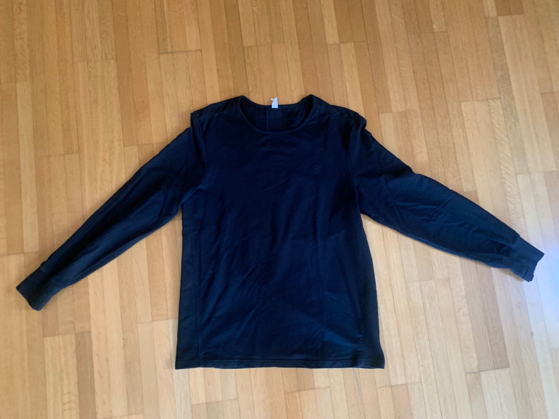 Pullover & Sweatshirts: Pullover von Manduka – Gebraucht aus Bülach von frische_brise 1