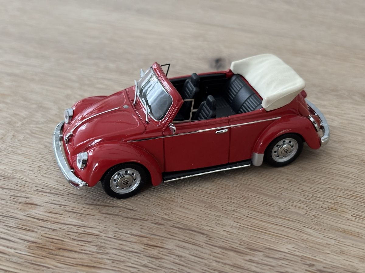 Volkswagen Modellini d'auto: 1 VW**Käfer**Cabriolet**1:43** – Usato da Volketswil venduto da Car6 1