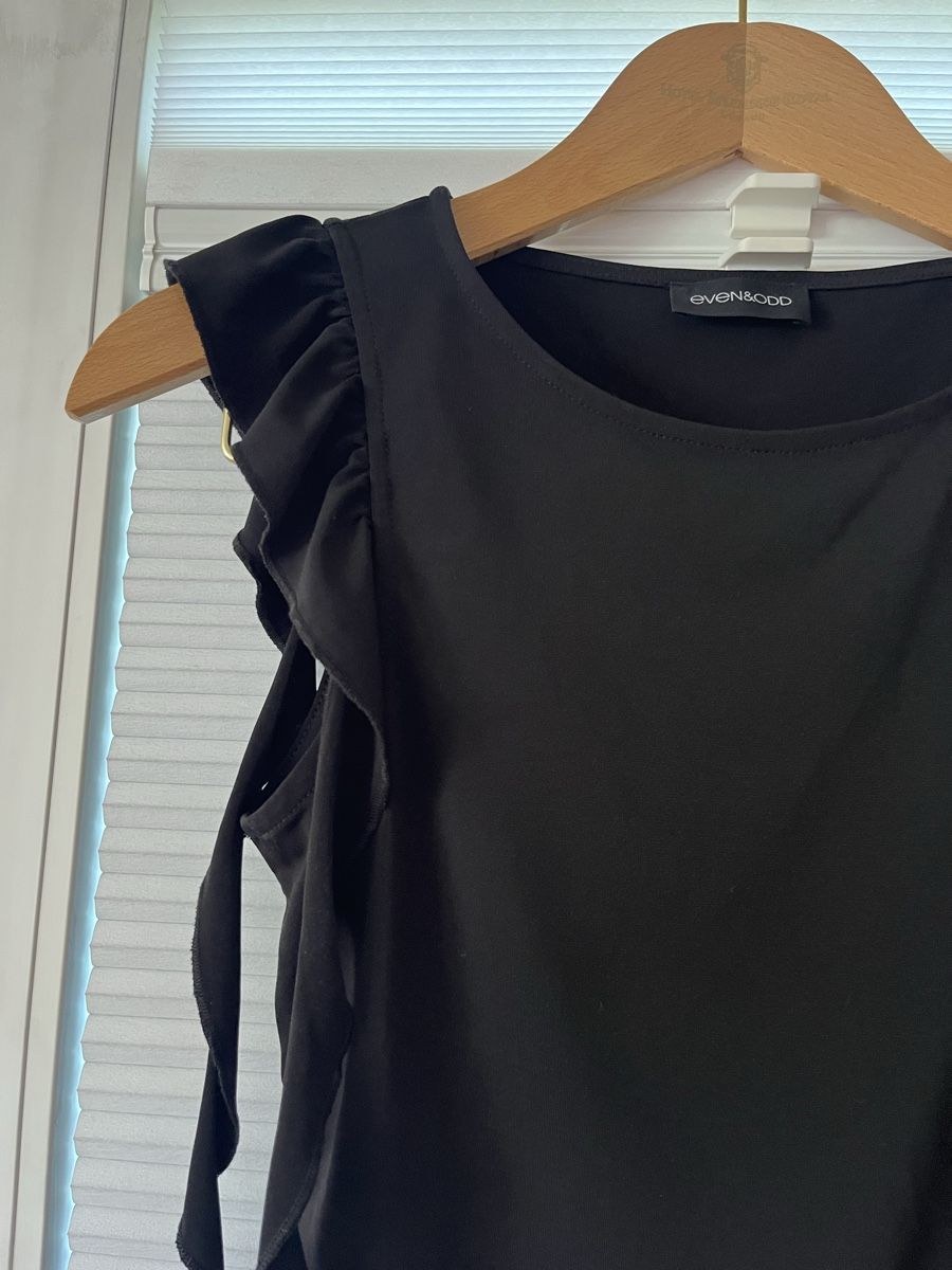 Top: Damen Oberteil schwarz Grösse S mit Rüschen  – Usato da Stadel venduto da Comporta 1
