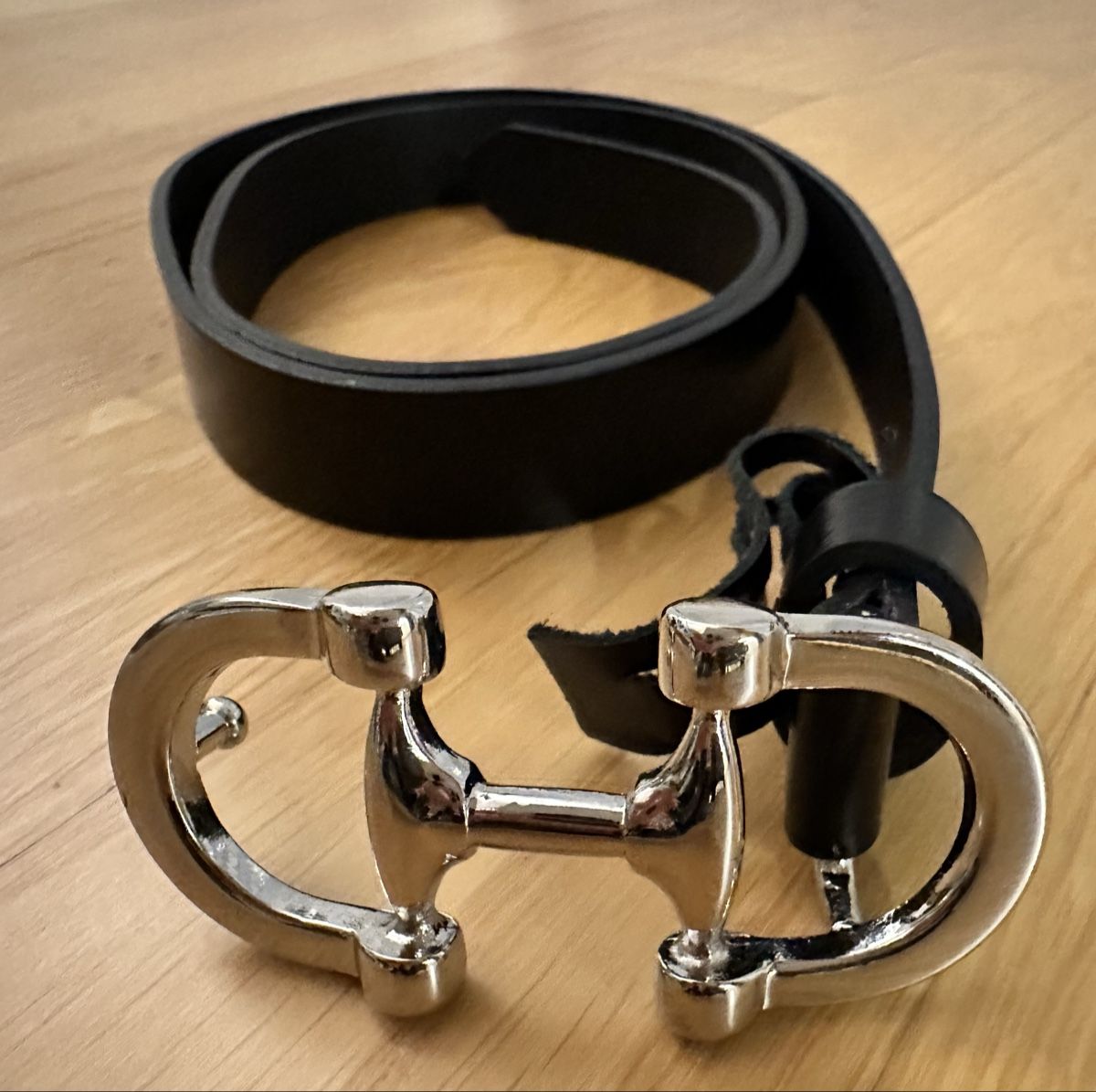 Massimo Dutti Cinture: NEW Massimo Dutti Elegant Black Leather Belt Silver Buckle – Nuovo (secondo la descrizione) da Stäfa venduto da gra_d5rt 5