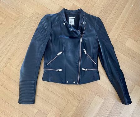 Schwarze Echt-Lederjacke von Zara in Grösse XS/S