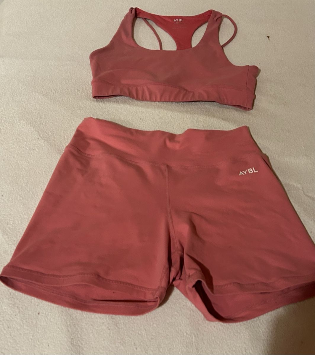 Aybl Lotti di vestiti: Ensemble AYBL Rose  Taille L - État Impeccable! – Nuovo (secondo la descrizione) da St-Prex venduto da mar_f6t6