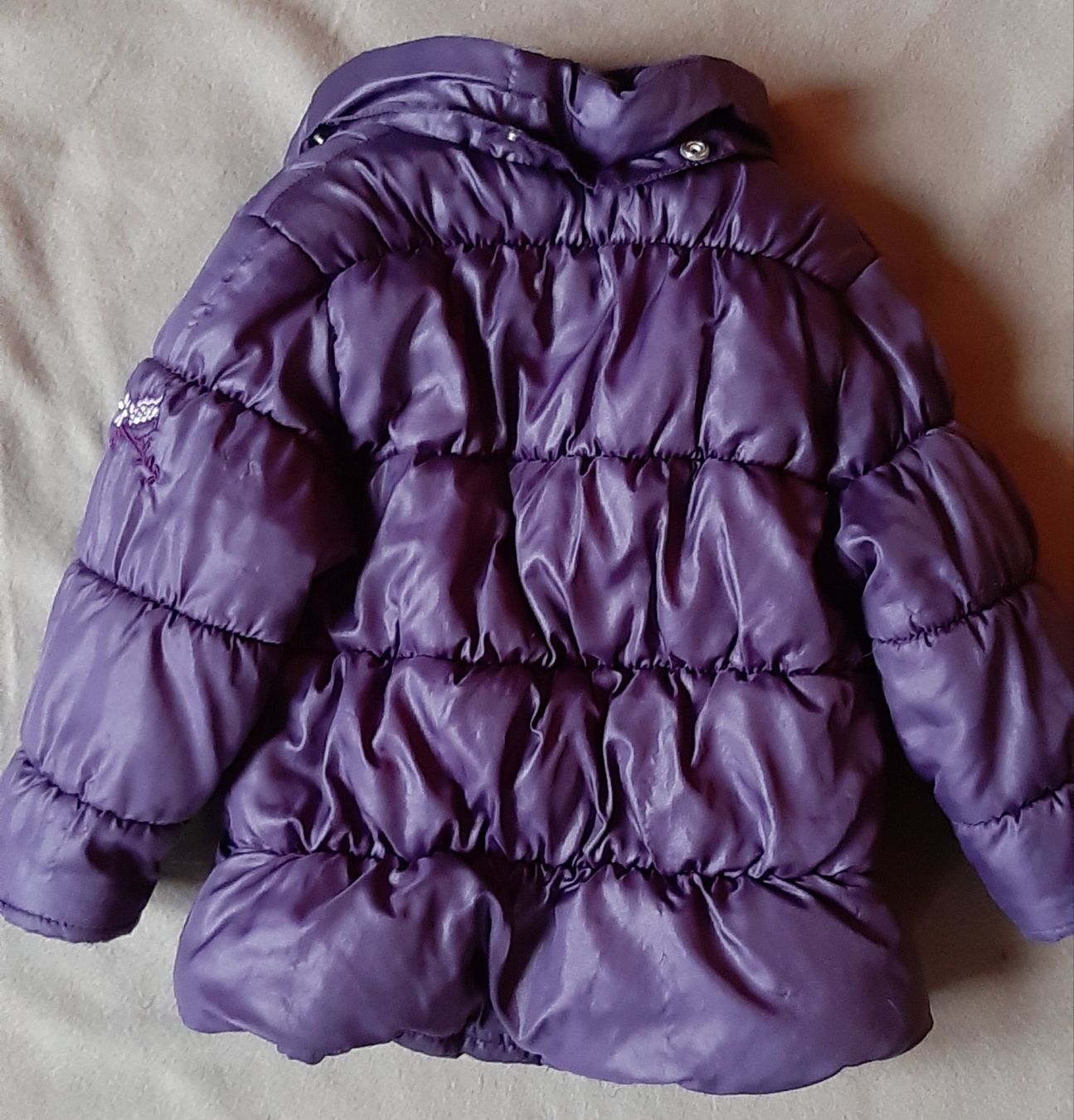 C&A Giacche & Cappotti: Winterjacke Mädchen Gr. 86 lila – Usato da Wiler b. Utzenstorf venduto da ryan81 3