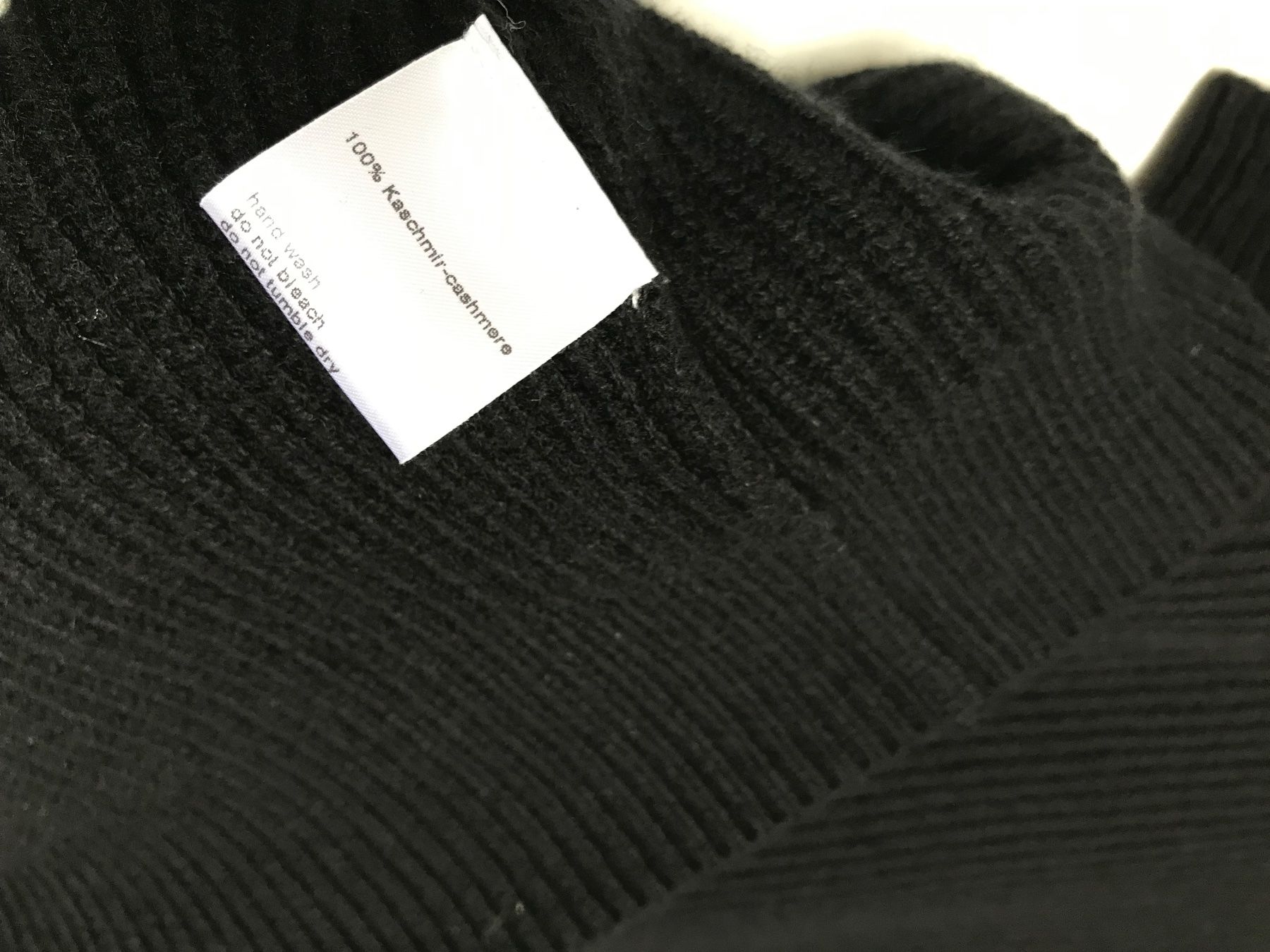 Gilet & Giacche senza maniche: Schwarze Cashmere Strickweste mit Knöpfen – Usato da Niederteufen venduto da mix18 5