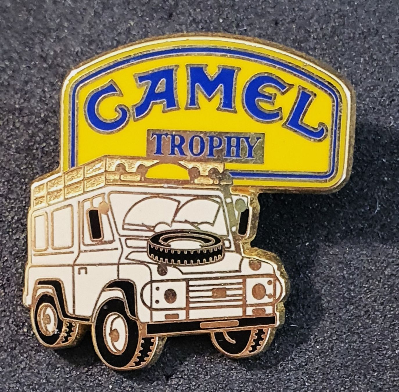 Camel Placchette & Badge: CC678 - Pin CAMEL TROPHY Jeep Rennen – Usato da Reinach BL venduto da Boston-Verkauf