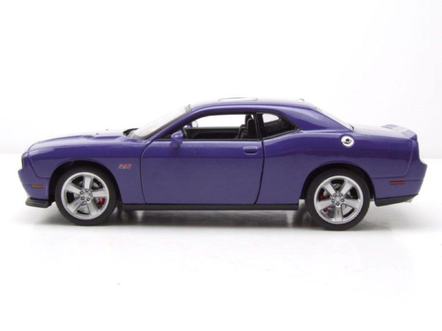 Dodge Modellini d'auto: Dodge Challenger SRT Phase I 2008-2014 violett met./ silber – Nuovo e nell'imballaggio originale da Gerlafingen venduto da espero88 2