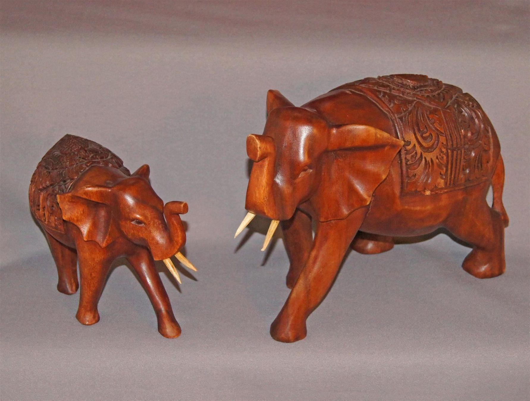 Figuren: Elefanten-Paar: 1 x gross & 1 x klein – Gebraucht aus Geroldswil von ARTEFACTO