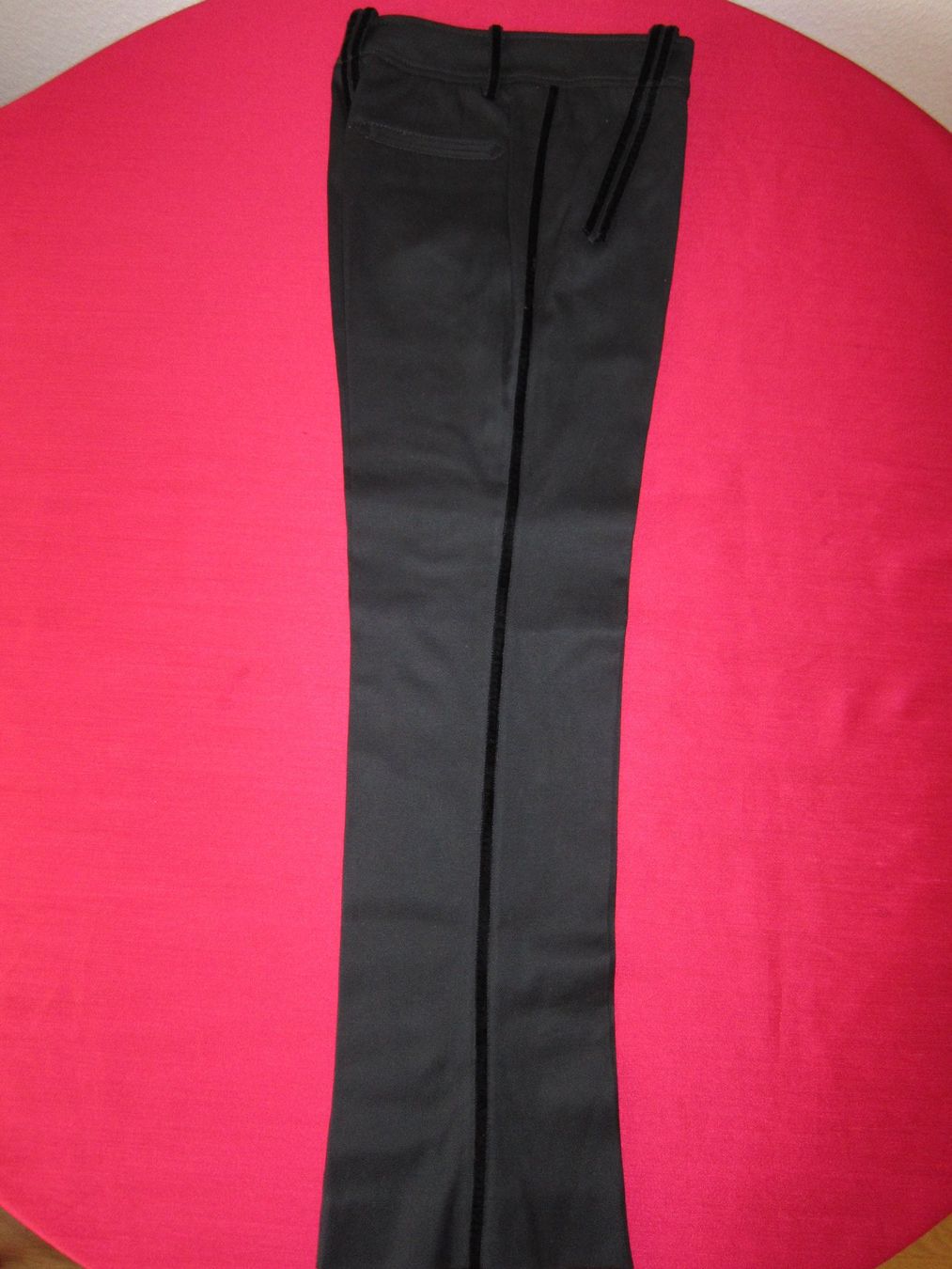 Pantaloni: Hose Byblos NEU! mit Samtstreifen – Nuovo (secondo la descrizione) da Zürich venduto da Italia58