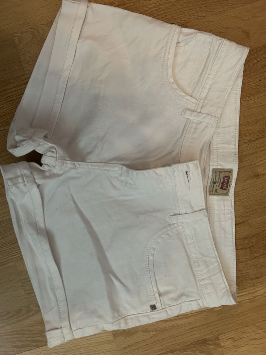 Levi's Jeans: Short en jeans blanc, Levi’s – Usato da Daillens venduto da guisepa