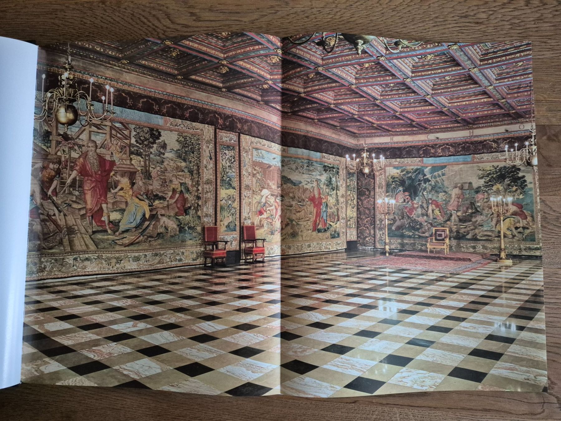 Libri: Arrasy Wawelskie – Usato da Balsthal venduto da Jamamoegg 1