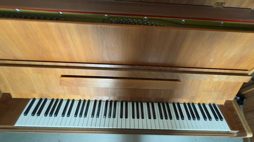 Strumenti musicali: Abgerocktes Klavier zu verschenken – Usato da Hombrechtikon venduto da Flurina76 2