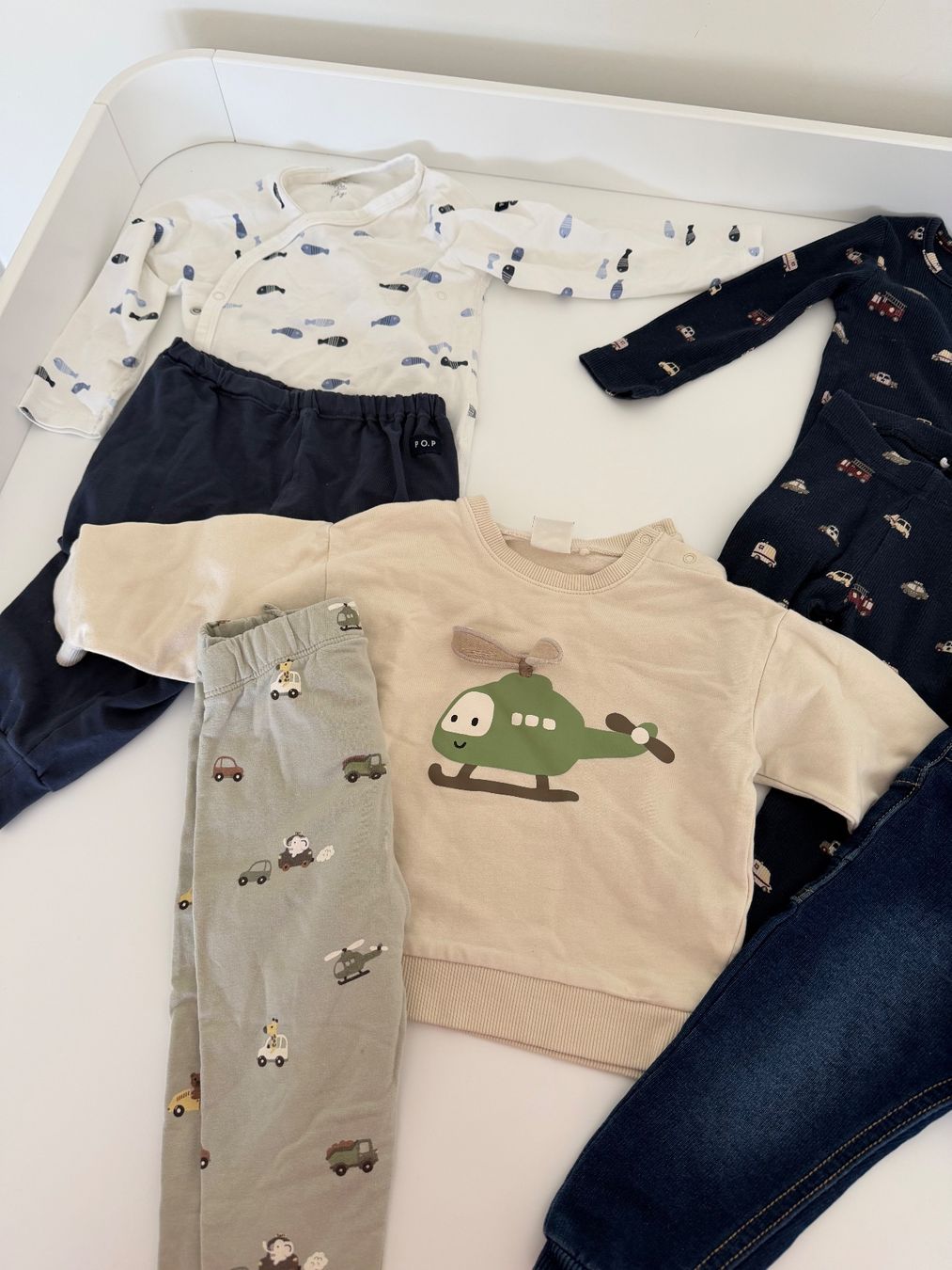 Lotti & Set di vestiti: Kinderkleidung gr. 68/74 – Usato da Zug venduto da Coca99 1