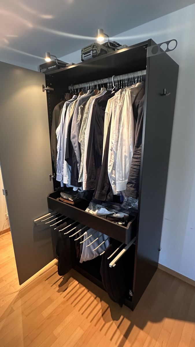 Ikea Armadi: PAX IKEA closet with lighting – Usato da Zürich venduto da Chrisbubu 1