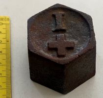 antikes Gewicht, 500g, Eisen/ Kreuz Schweiz/ 3 Stempel
