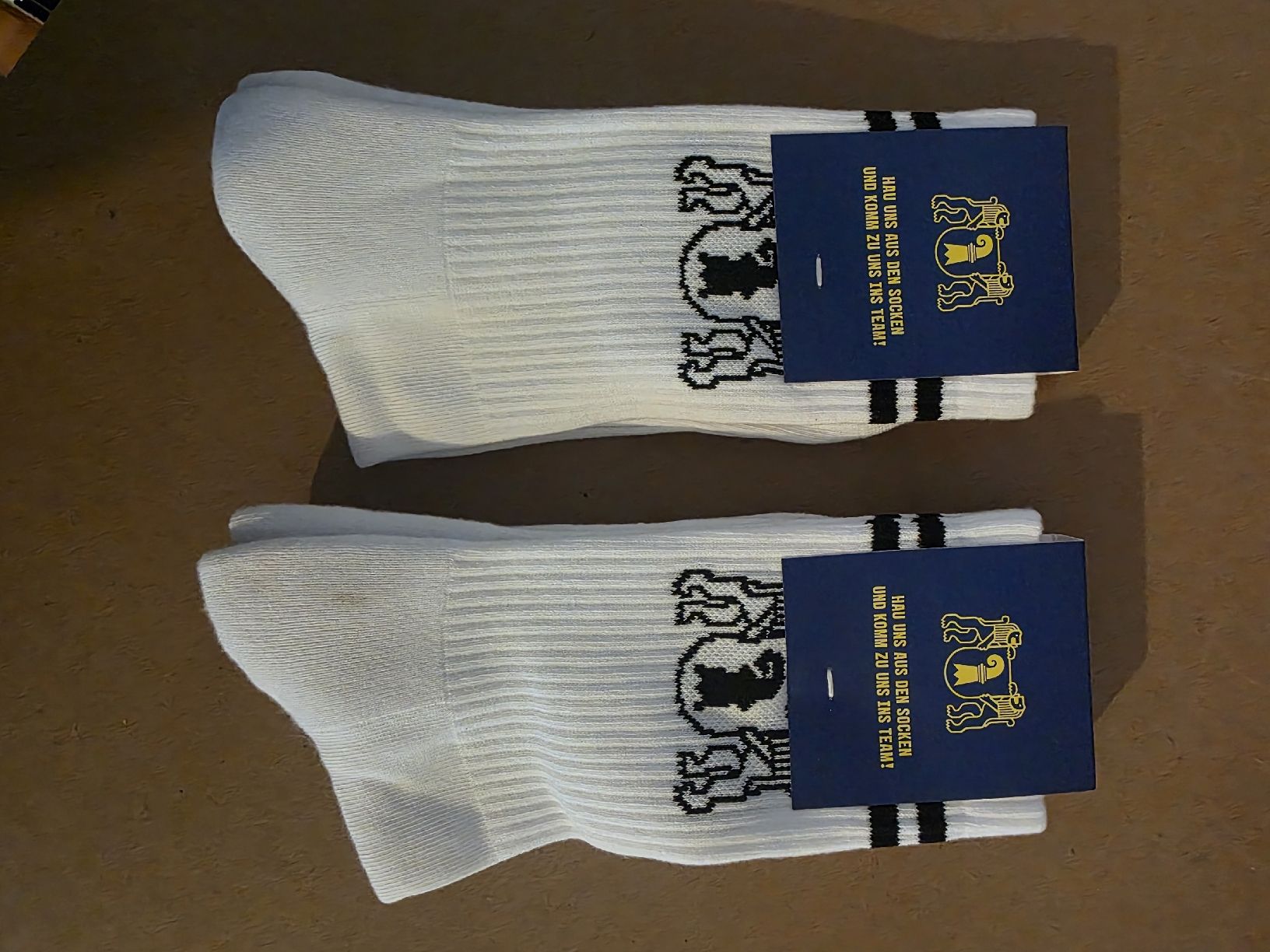 Calze: Neue Socken mit Aufdruck der Polizei Basel  – Nuovo e nell'imballaggio originale da Riniken venduto da Strikeone 1