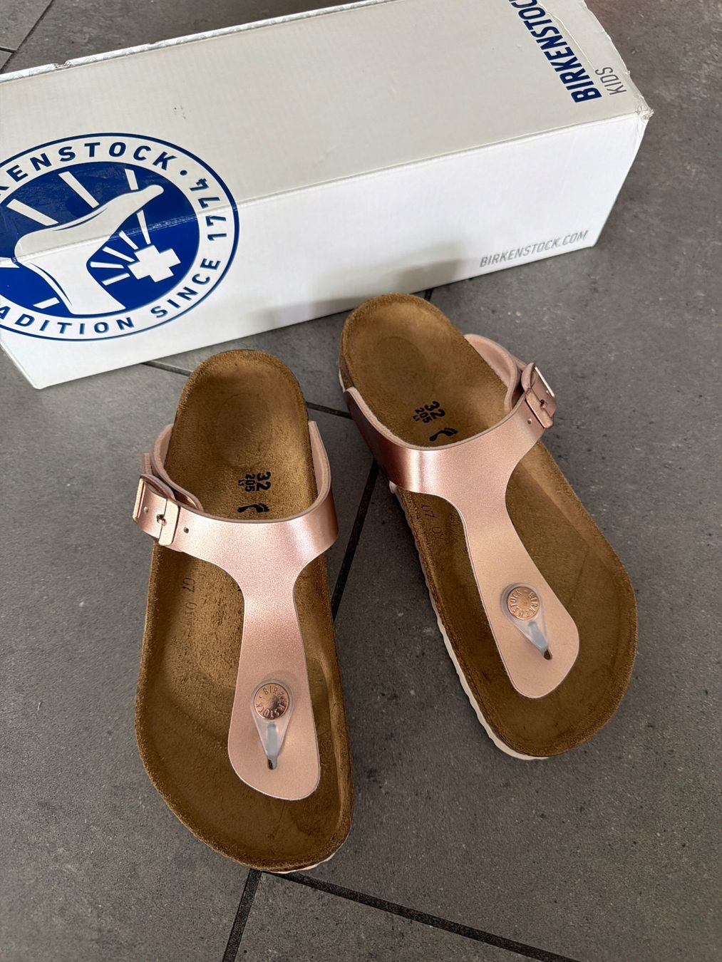 Birkenstock Scarpe per ragazze: Birkenstock Gizeh Kids – Nuovo e nell'imballaggio originale da Steffisburg venduto da elle013