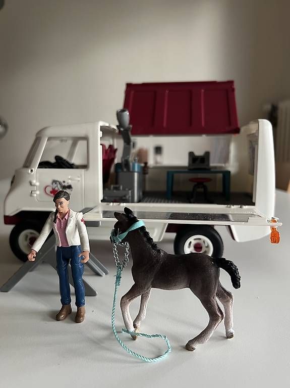 Giocattoli: Schleich Mobiler Tierarzt mit Fohlen – Usato da Zürich venduto da lyndonliv 1