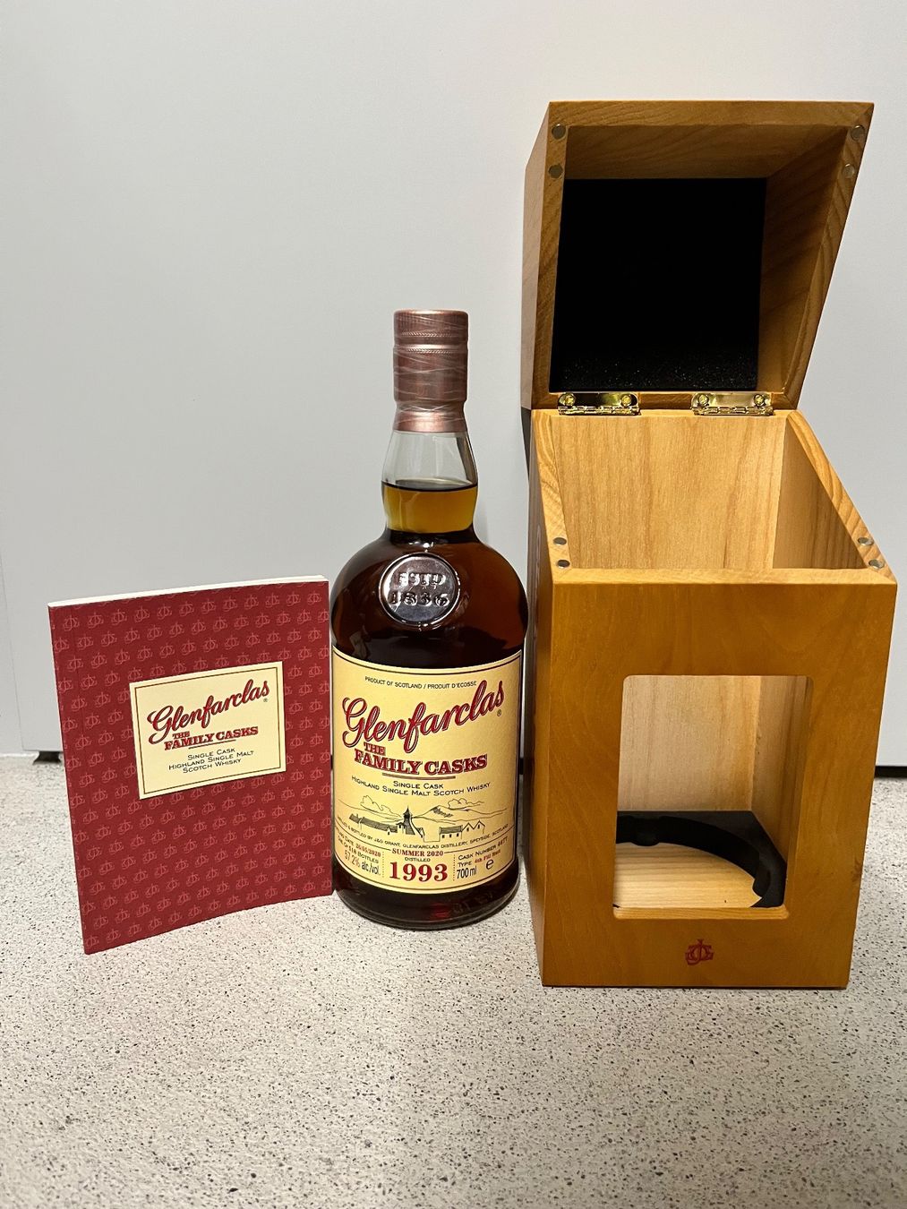Glenfarclas Spirituosen: Glenfarclas 27yo 1993 (S20) 4677 – Neu und originalverpackt aus Mönchaltorf von Drammer