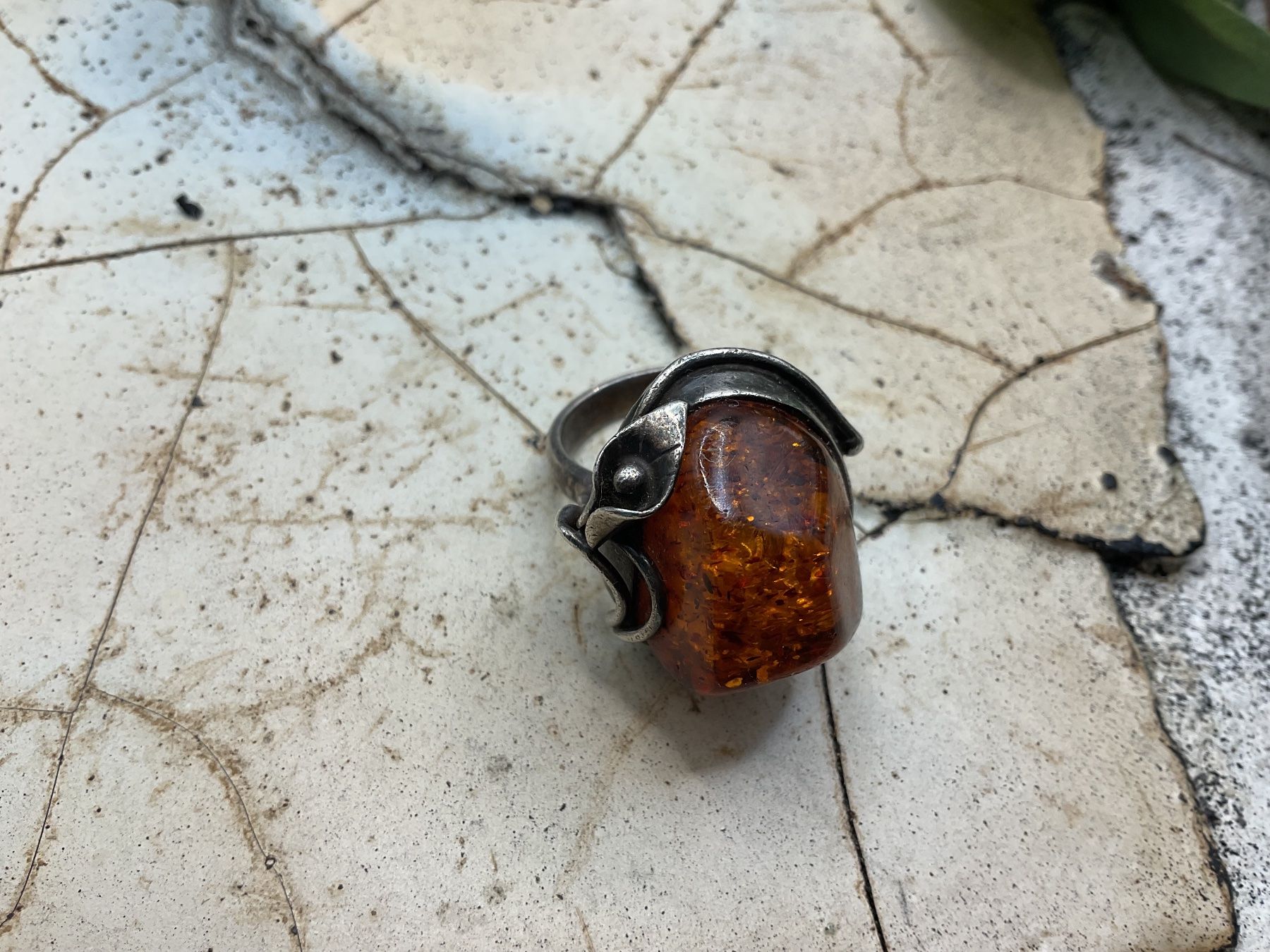 Anelli: Antiker Ring mit grossem, baltischem Bernstein, Gr.55 – Usato da Luzern venduto da S.Kern01 2