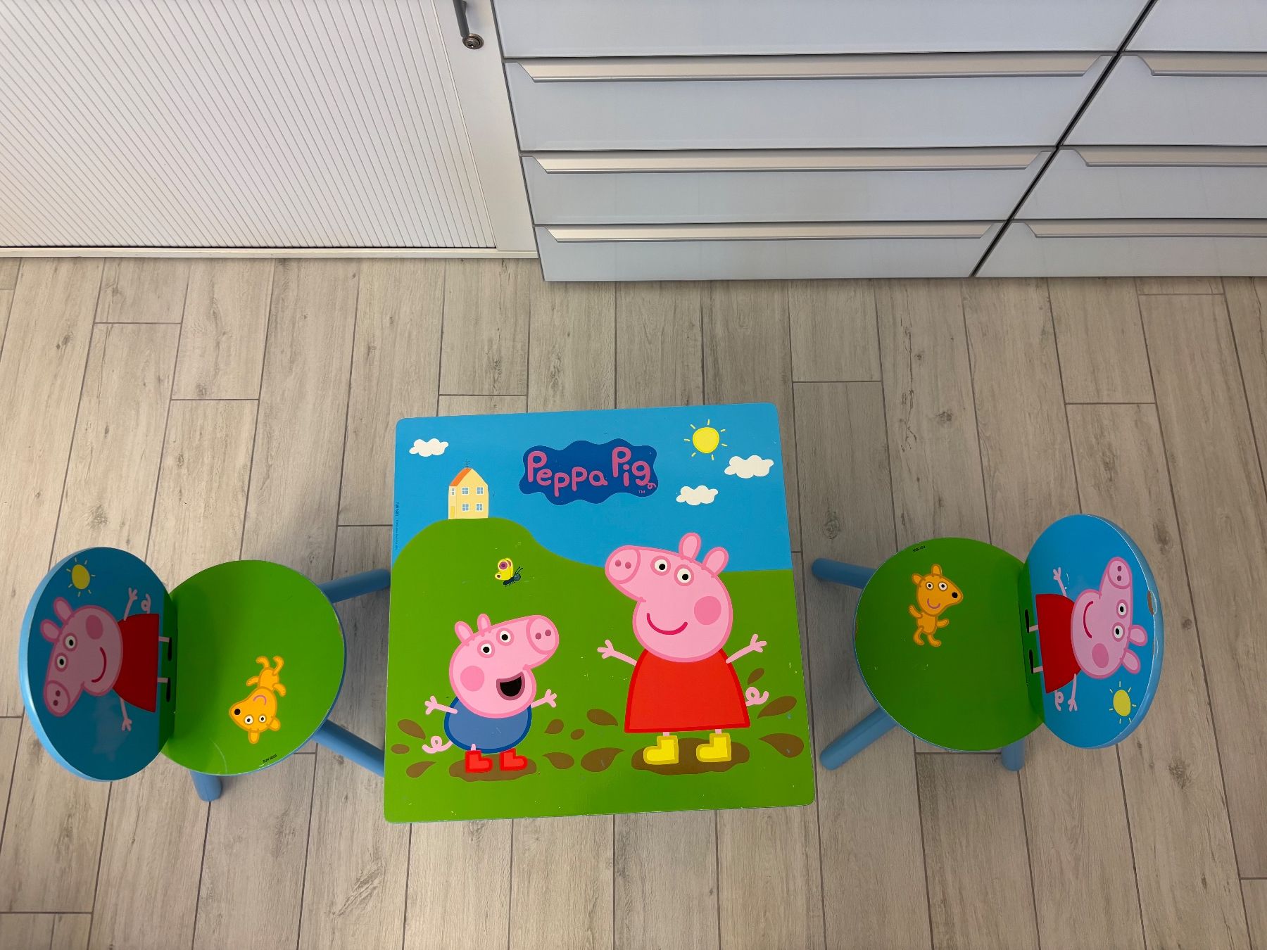 Set di tavolo e panche: Kindertisch mit 2 Stühlen - Peppa Wutz – Usato da Walenstadt venduto da Fcbayern7 1