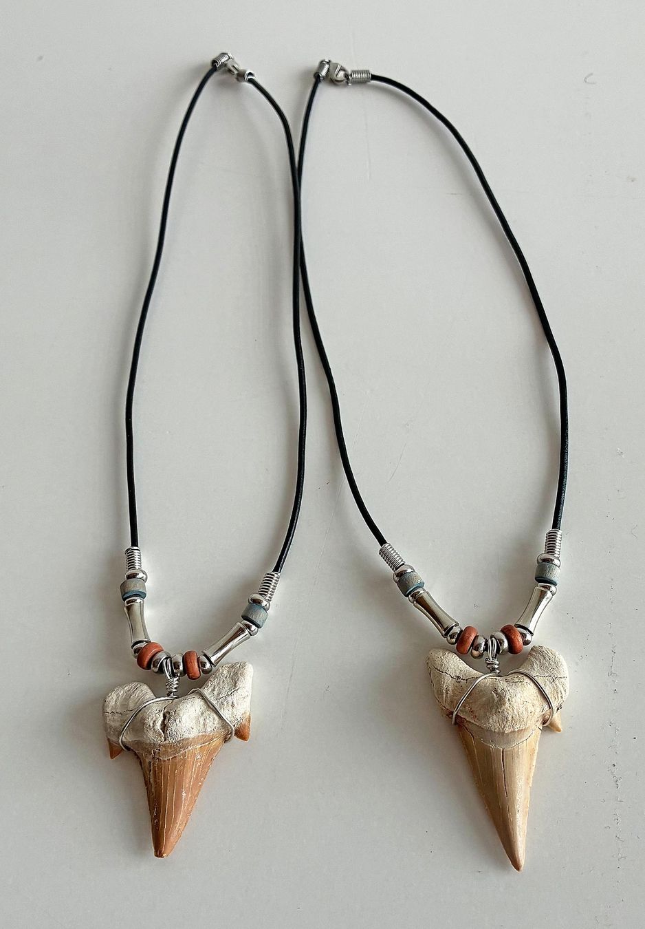 Catenine: Kette mit grossen Haifischzahn – Usato da Bäretswil venduto da robsonantik