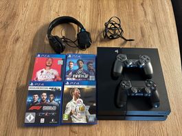Playstation 4 inkl. Spiele und Controller