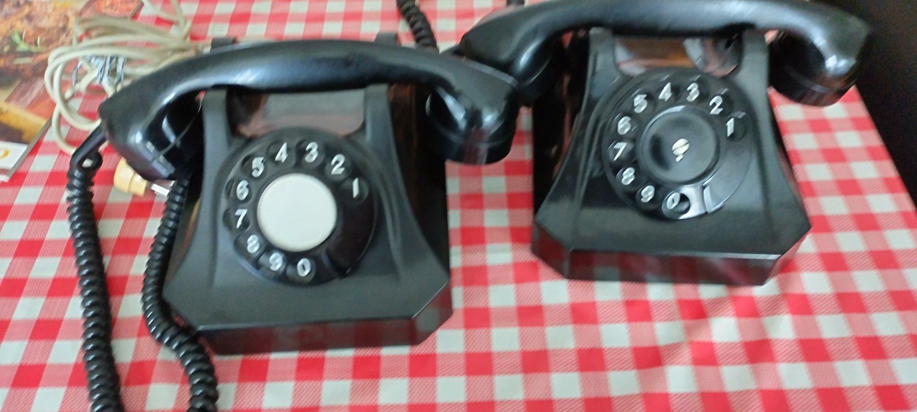 Telefone: 2x Tischtelefone – Gebraucht aus Liestal von waeckerli