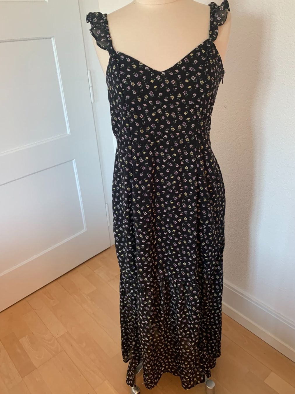 H&M Vestiti: H&M Damen Kleid, Gr. M, Schwarz – Usato da Worb venduto da farben20zauber 1