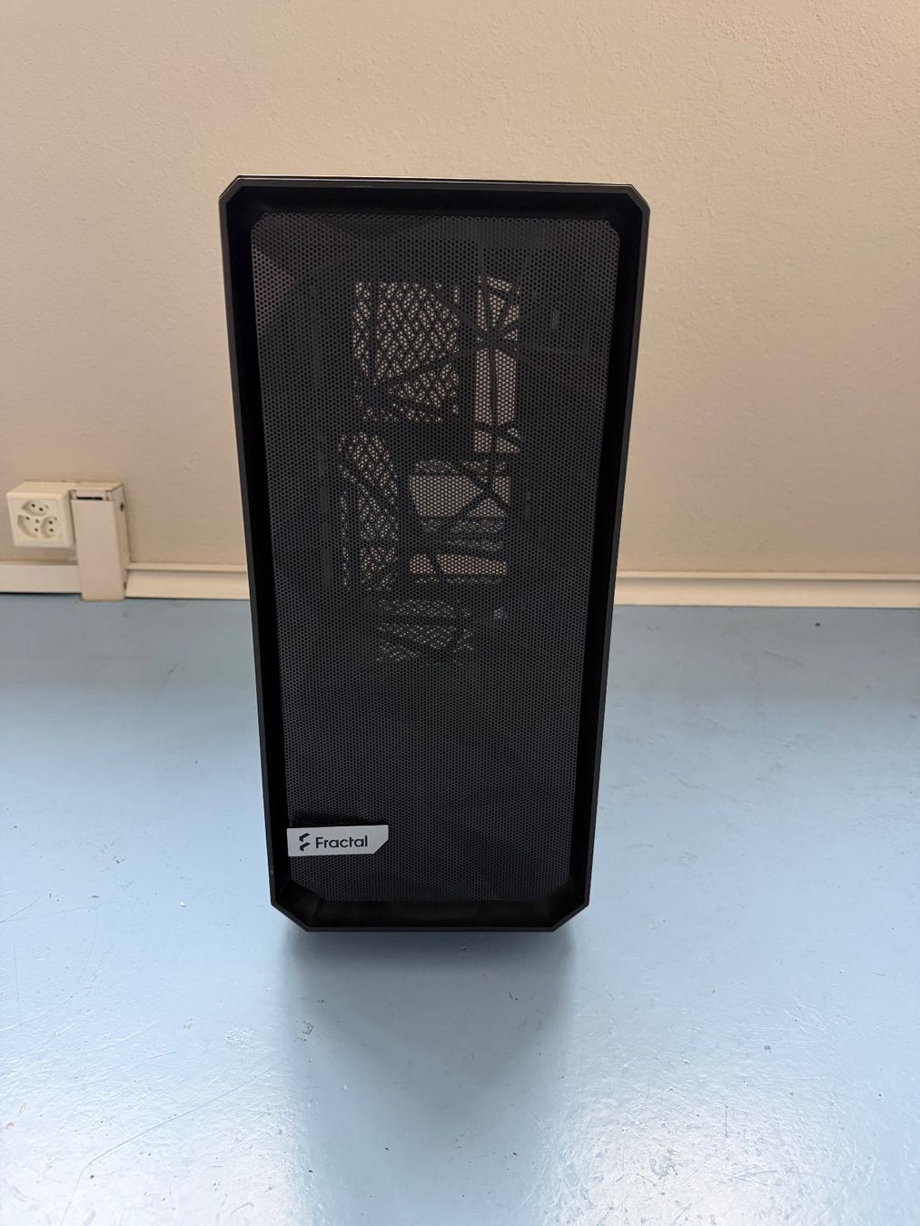 Fractal Custodie: PC Housing – Usato da Zürich venduto da mar_hs6l