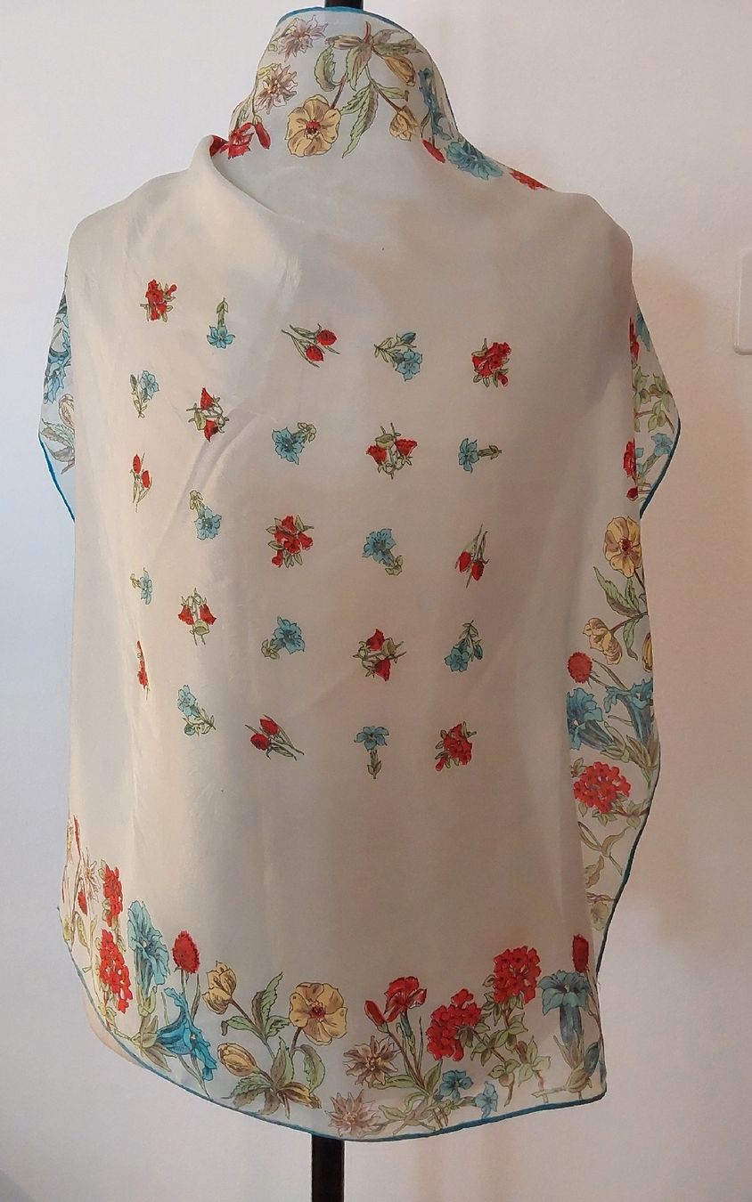 Foulards, Tücher & Schals: Seidenfoulard quadratisch Vintage – Gebraucht aus Köniz von scopello12 1