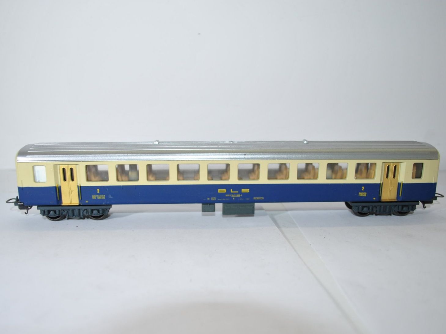 Lima Modelleisenbahnen: Lima Personenwagen BLS (GUC337) – Gebraucht aus Aarwangen von Bahnsupport