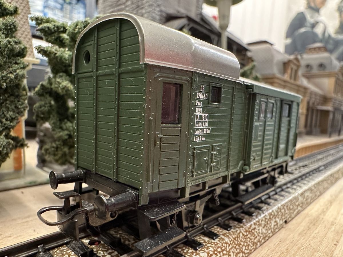 Märklin Modellini di ferrovie: Märklin 4699 DB Gepäckwagen – Usato da Lupsingen venduto da New-Haven